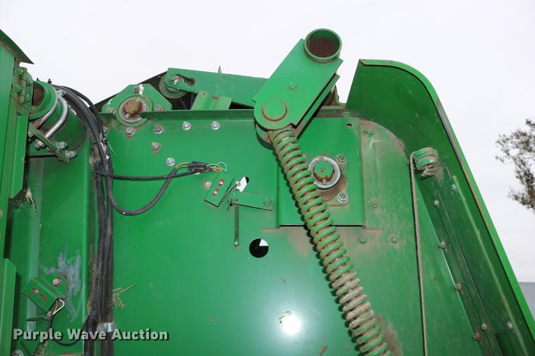 image for item DC3743 1990 John Deere 535 round baler