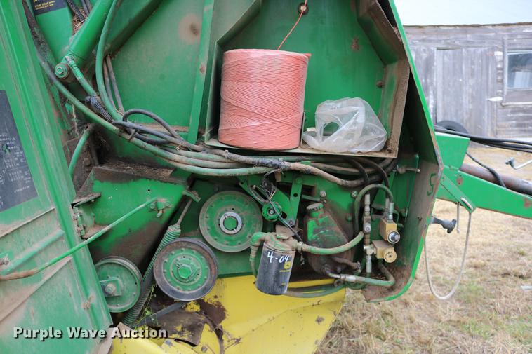 image for item DC3743 1990 John Deere 535 round baler