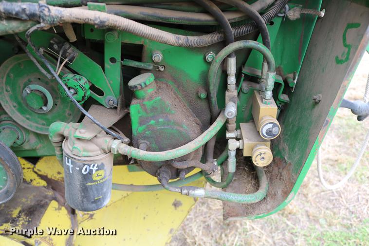image for item DC3743 1990 John Deere 535 round baler