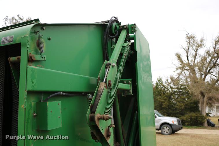 image for item DC3743 1990 John Deere 535 round baler