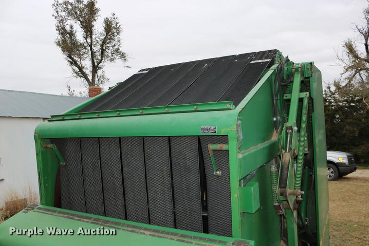 image for item DC3743 1990 John Deere 535 round baler