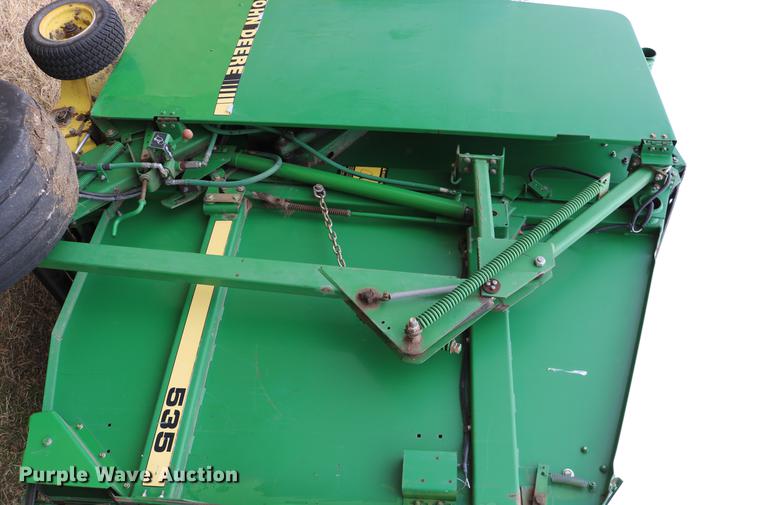 image for item DC3743 1990 John Deere 535 round baler