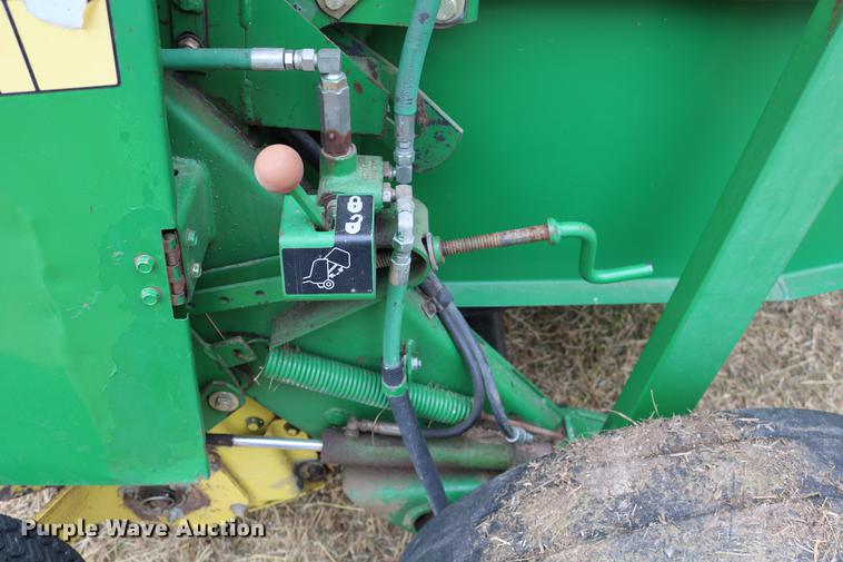image for item DC3743 1990 John Deere 535 round baler