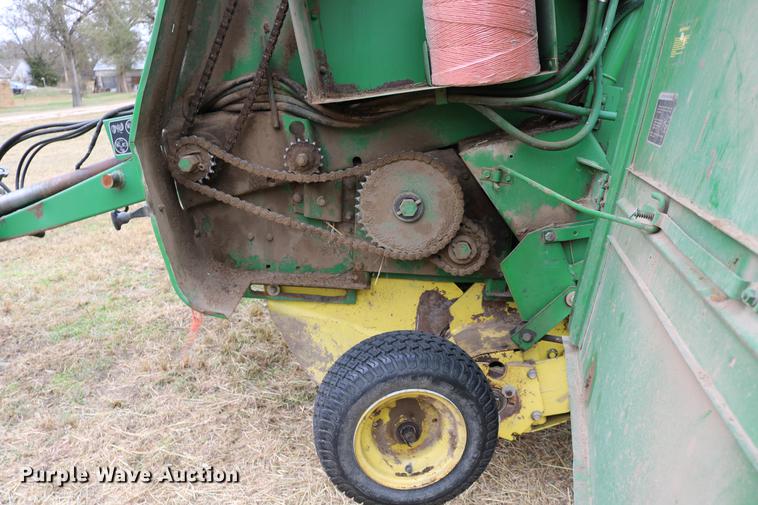 image for item DC3743 1990 John Deere 535 round baler