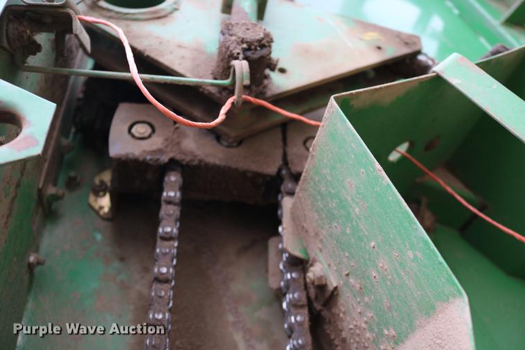 image for item DC3743 1990 John Deere 535 round baler