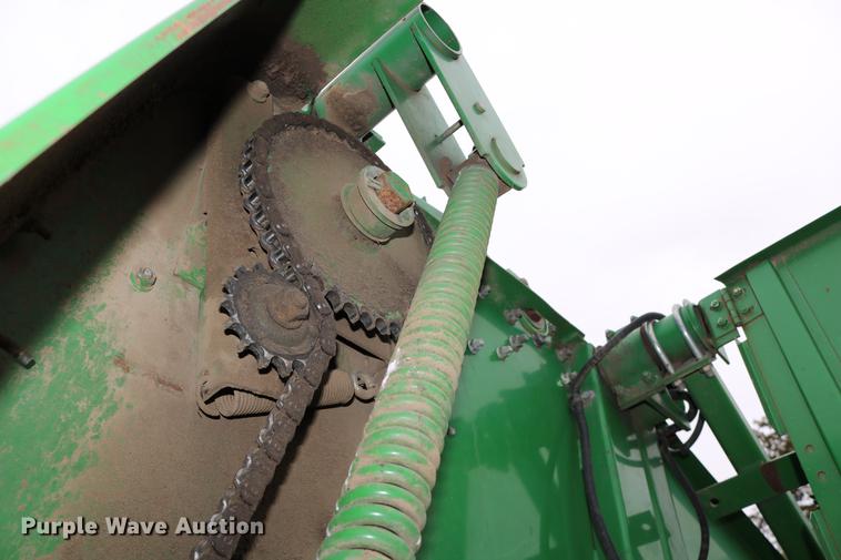 image for item DC3743 1990 John Deere 535 round baler