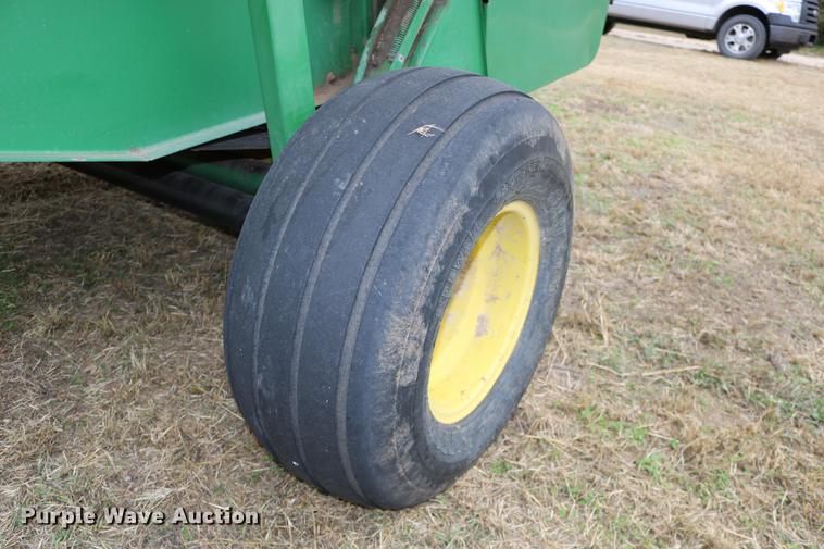 image for item DC3743 1990 John Deere 535 round baler
