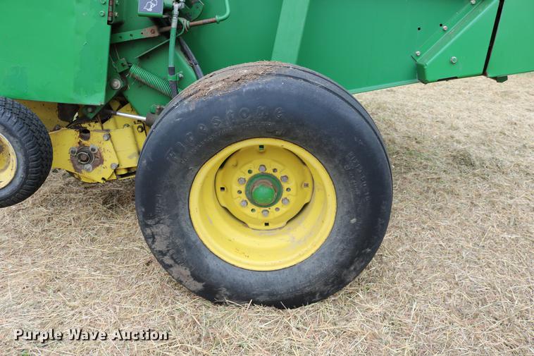 image for item DC3743 1990 John Deere 535 round baler