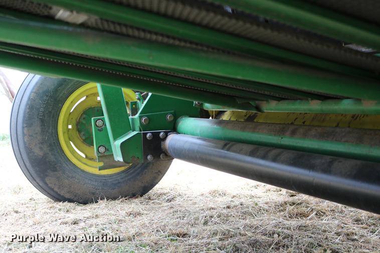 image for item DC3743 1990 John Deere 535 round baler