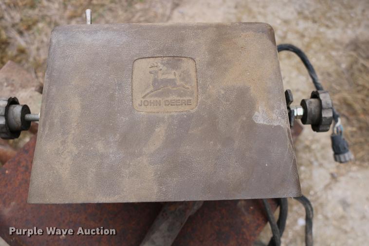 image for item DC3743 1990 John Deere 535 round baler