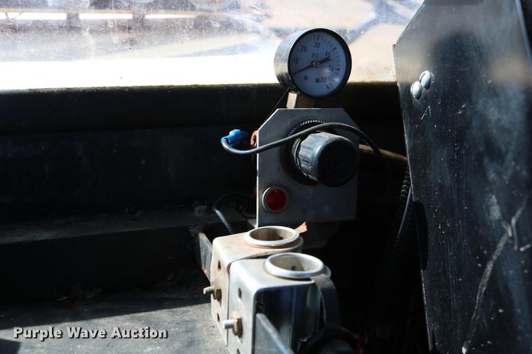 image for item DC3745 1995 Modern-flow MFI self-propelled applicator