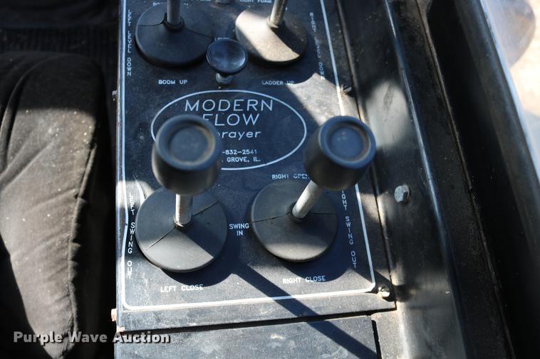 image for item DC3745 1995 Modern-flow MFI self-propelled applicator