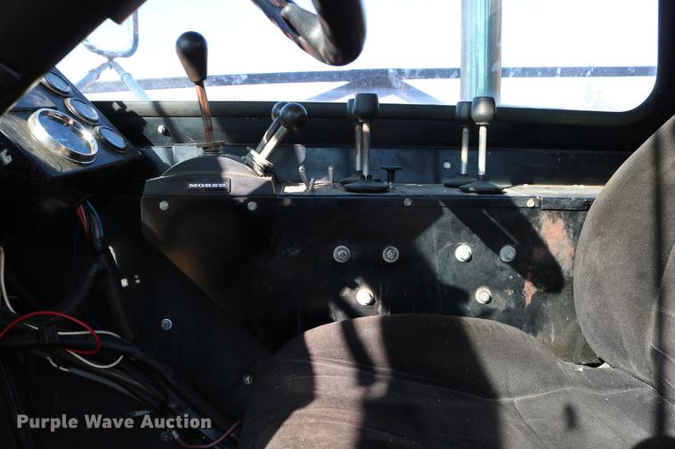 image for item DC3745 1995 Modern-flow MFI self-propelled applicator