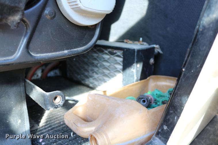 image for item DC3745 1995 Modern-flow MFI self-propelled applicator