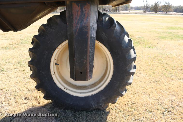 image for item DC3745 1995 Modern-flow MFI self-propelled applicator