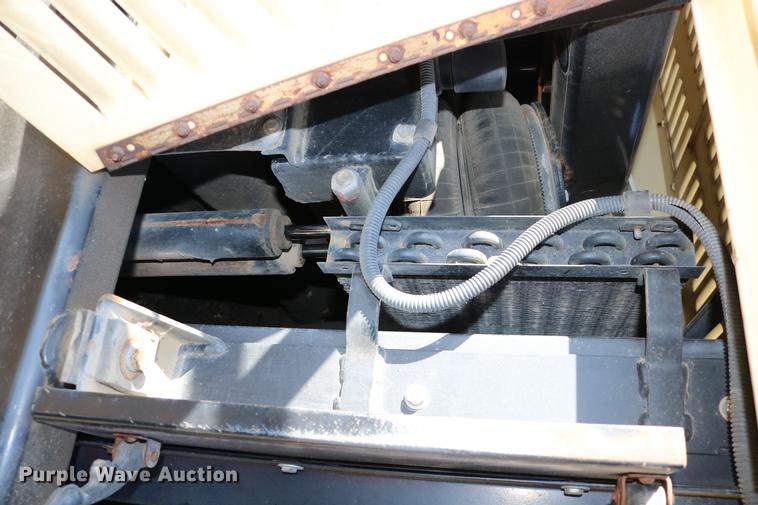 image for item DC3745 1995 Modern-flow MFI self-propelled applicator