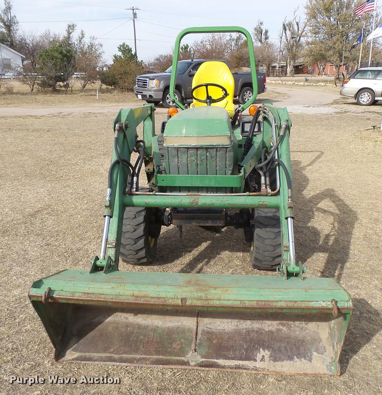 image for item DC3761 1989 John Deere 855 MFWD tractor