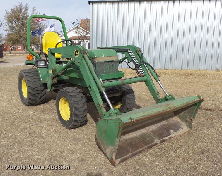 image for item DC3761 1989 John Deere 855 MFWD tractor
