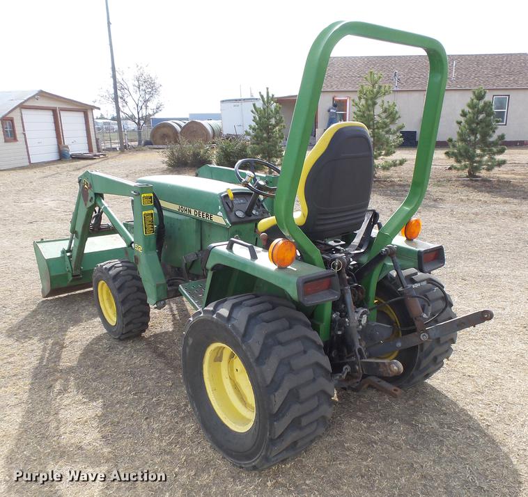 image for item DC3761 1989 John Deere 855 MFWD tractor