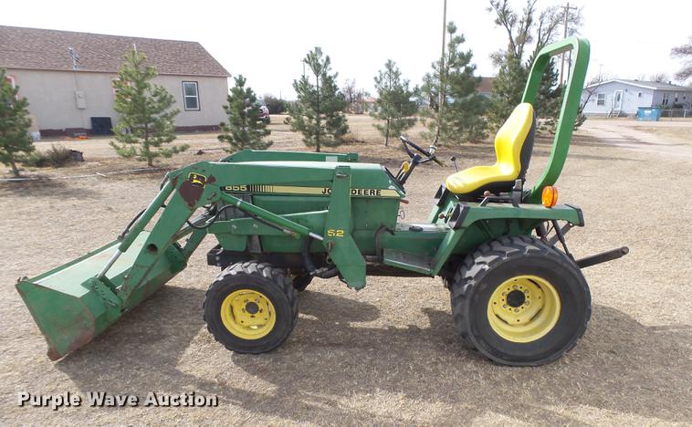 image for item DC3761 1989 John Deere 855 MFWD tractor