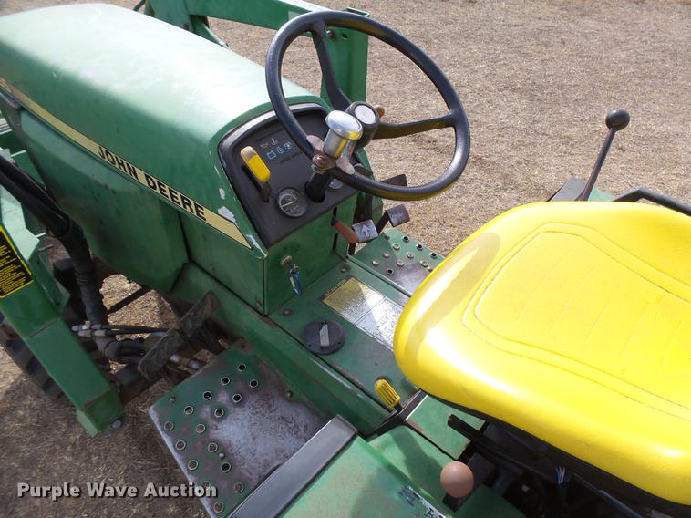 image for item DC3761 1989 John Deere 855 MFWD tractor