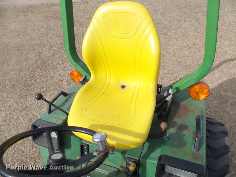 image for item DC3761 1989 John Deere 855 MFWD tractor