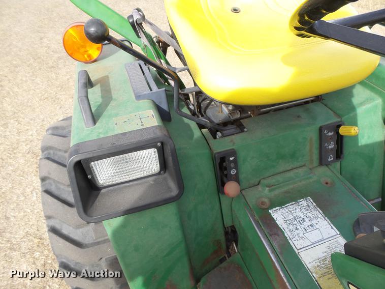 image for item DC3761 1989 John Deere 855 MFWD tractor