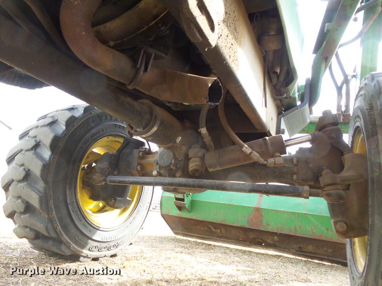 image for item DC3761 1989 John Deere 855 MFWD tractor