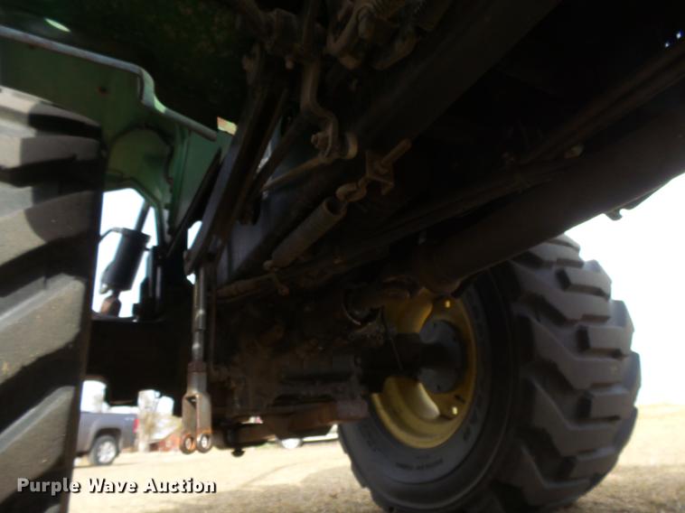 image for item DC3761 1989 John Deere 855 MFWD tractor