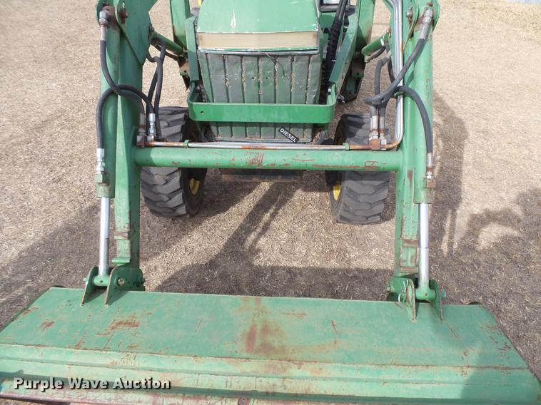 image for item DC3761 1989 John Deere 855 MFWD tractor
