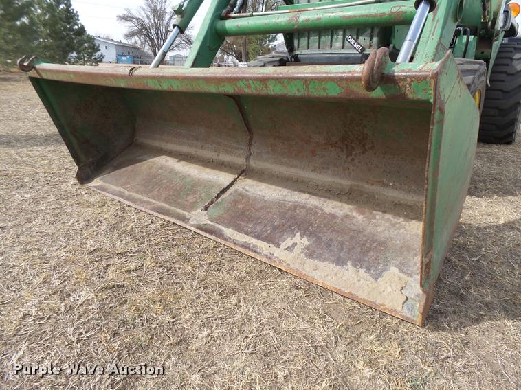 image for item DC3761 1989 John Deere 855 MFWD tractor