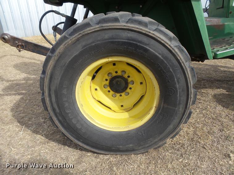 image for item DC3761 1989 John Deere 855 MFWD tractor