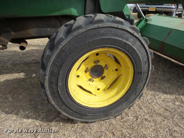 image for item DC3761 1989 John Deere 855 MFWD tractor