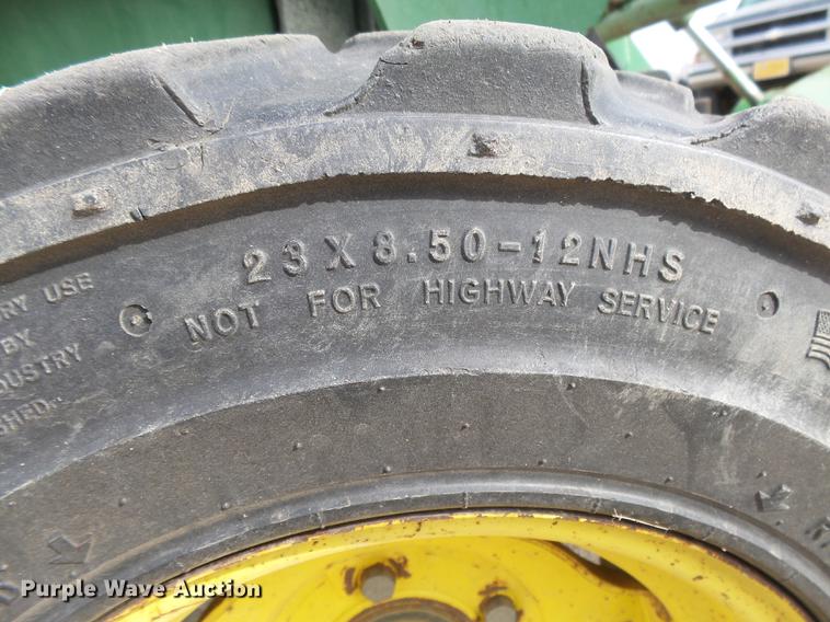 image for item DC3761 1989 John Deere 855 MFWD tractor