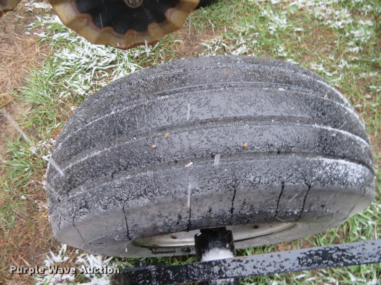 image for item DF9846 Case IH 330 Turbo vertical tillage