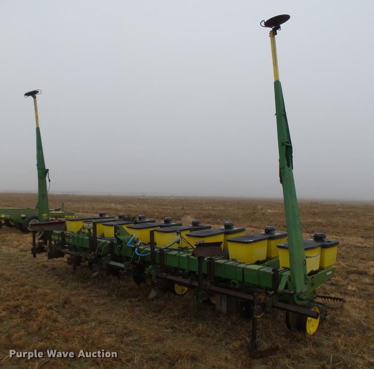 image for item DR9196 John Deere 7100 planter