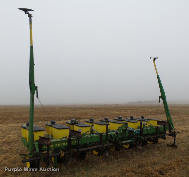 image for item DR9196 John Deere 7100 planter
