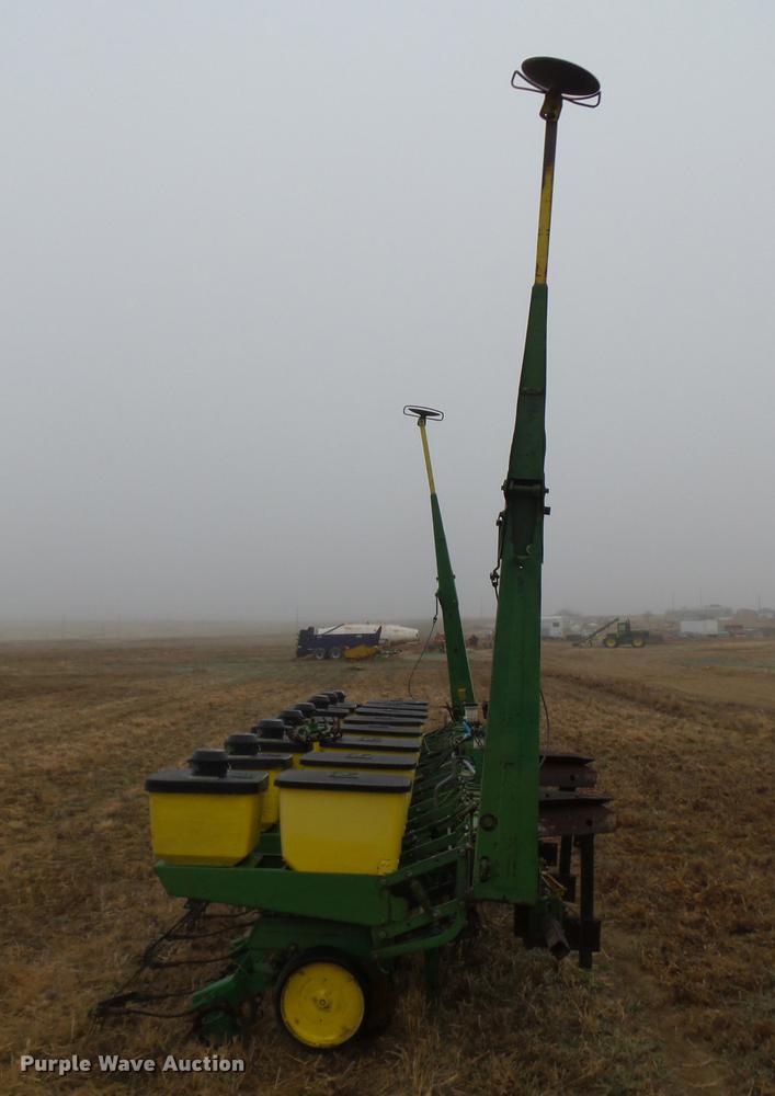 image for item DR9196 John Deere 7100 planter