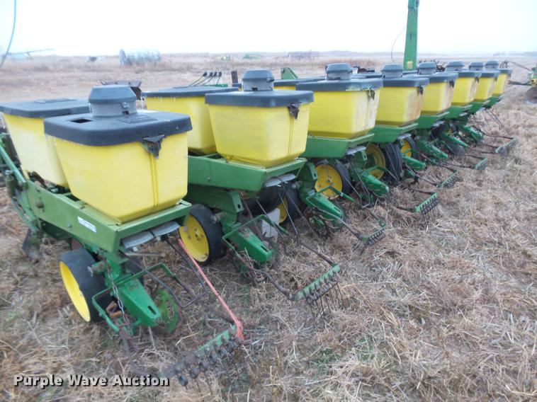 image for item DR9196 John Deere 7100 planter