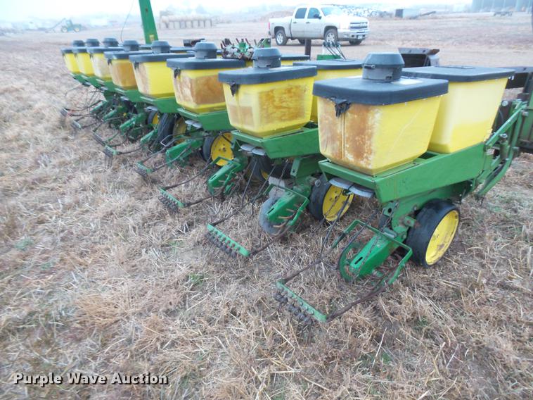 image for item DR9196 John Deere 7100 planter