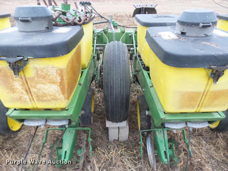 image for item DR9196 John Deere 7100 planter