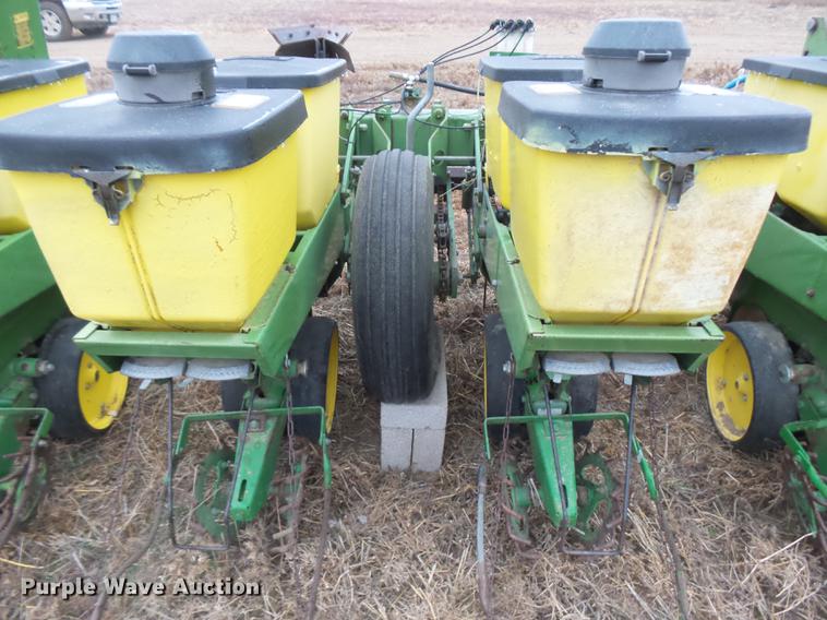 image for item DR9196 John Deere 7100 planter