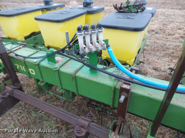 image for item DR9196 John Deere 7100 planter