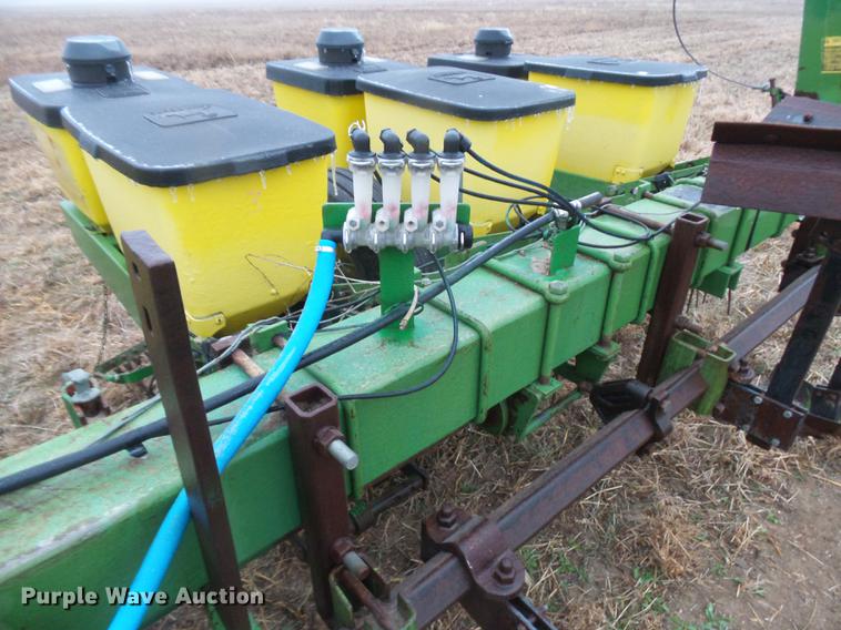image for item DR9196 John Deere 7100 planter