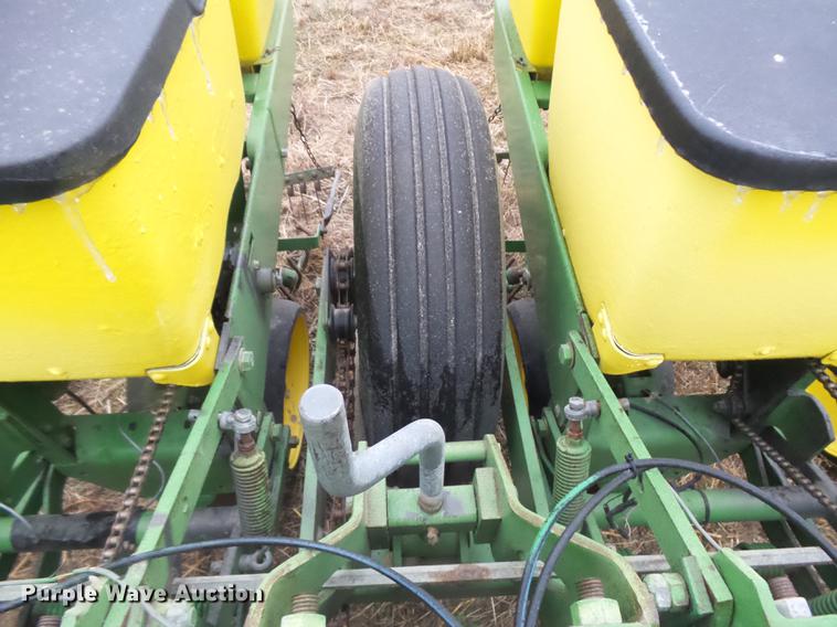 image for item DR9196 John Deere 7100 planter