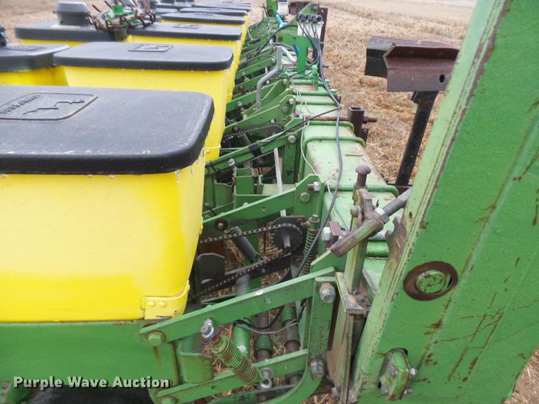 image for item DR9196 John Deere 7100 planter