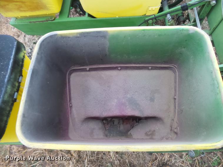 image for item DR9196 John Deere 7100 planter