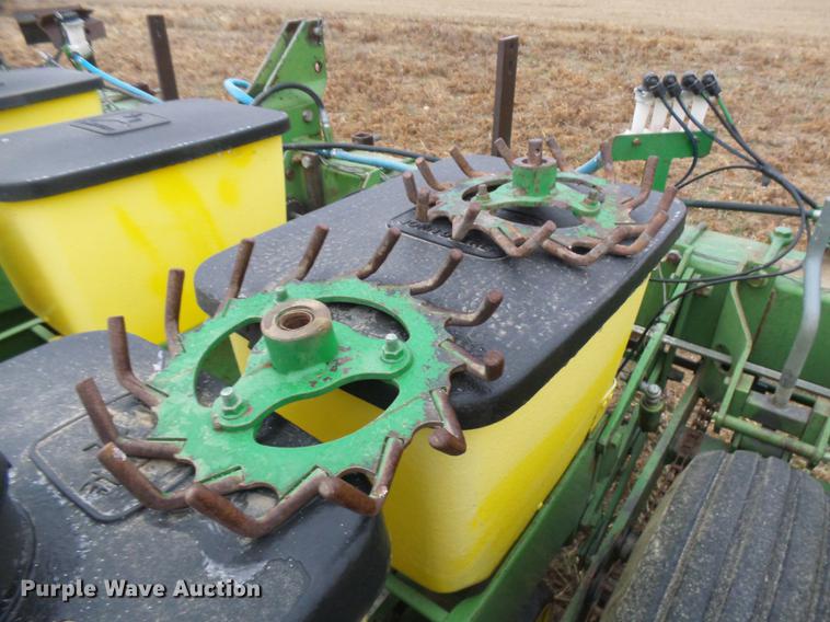 image for item DR9196 John Deere 7100 planter