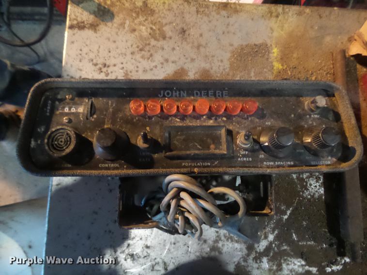 image for item DR9196 John Deere 7100 planter