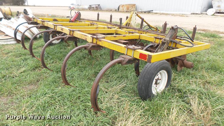 image for item DV9192 Landoll Soilmaster chisel plow
